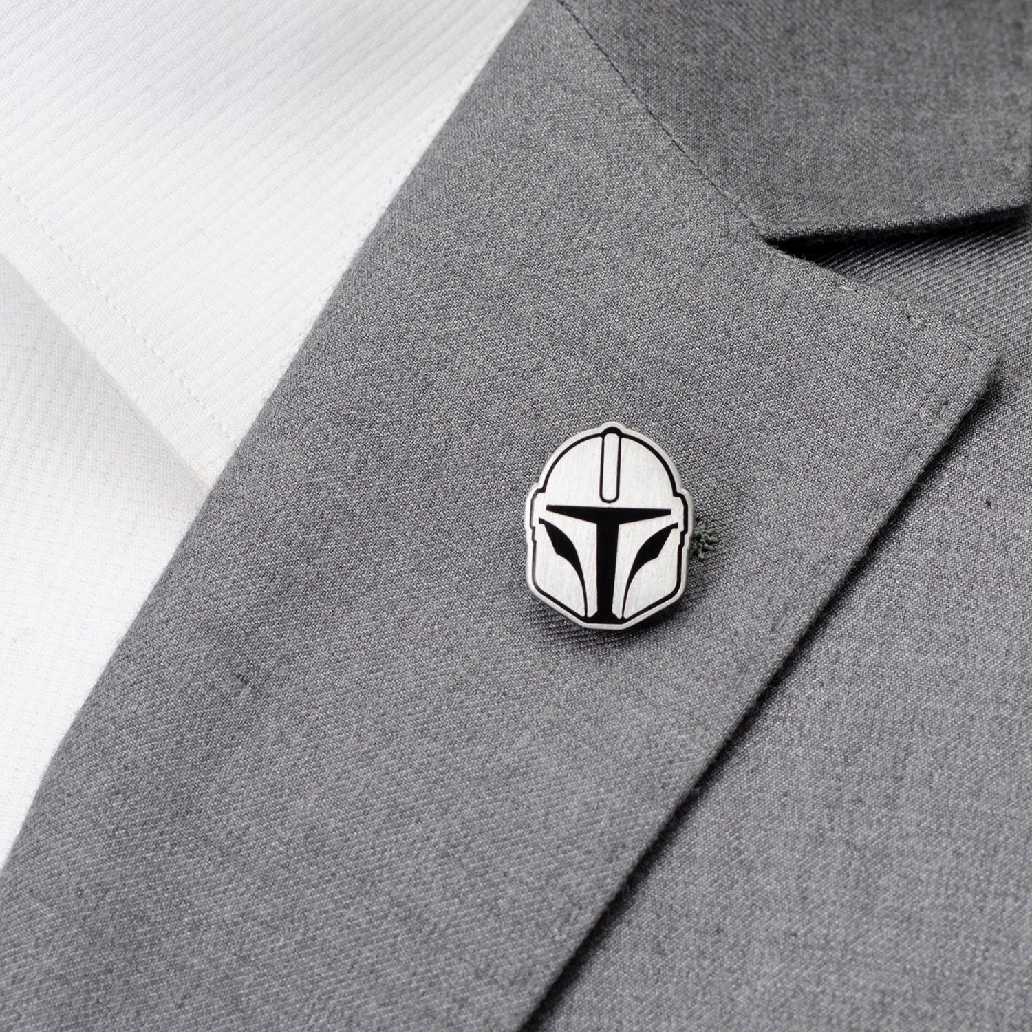 Star Wars The Mandalorian Helmet Official Lapel Pin - Image 4